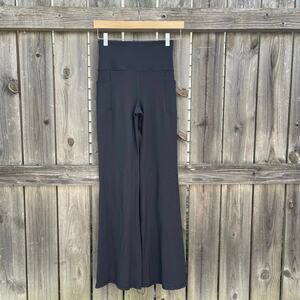 Athleta • Salutation Stash Rib Flare in Black